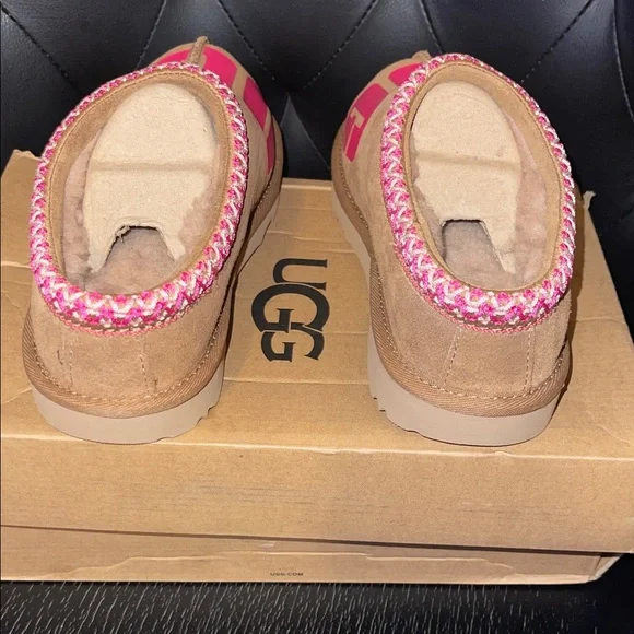 UGG Brown Slippers with Vibrant Pink Details - Picture 3 of 14